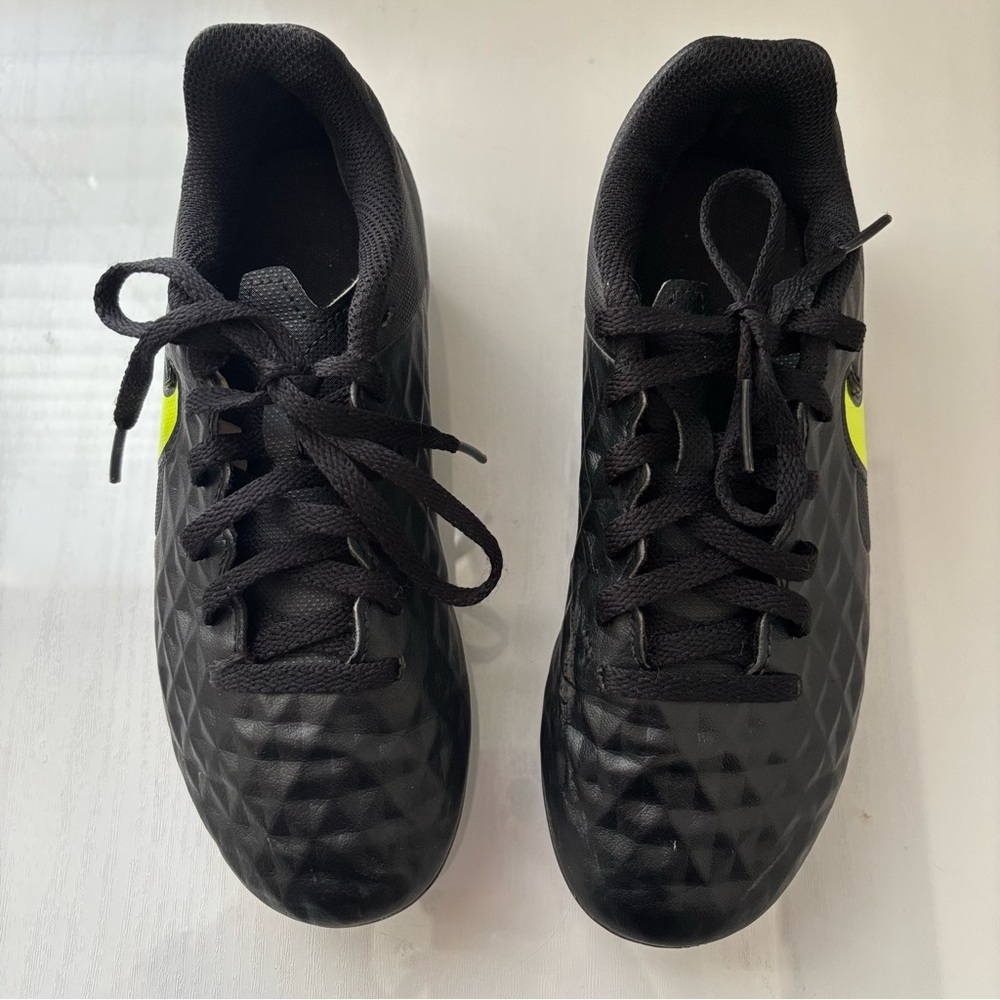 Nike Jr. Legend 9 Club Soccer Cleats